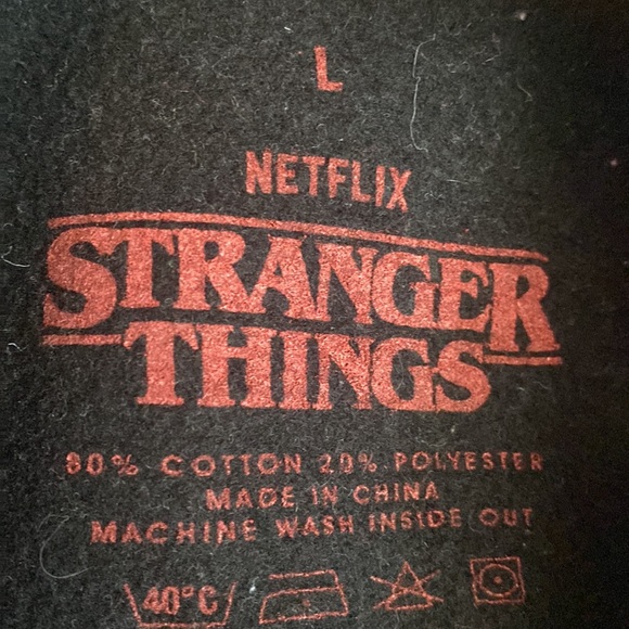 Stranger Things size L sweatshirt from the Stranger Things experience in ATL. - Picture 2 of 2